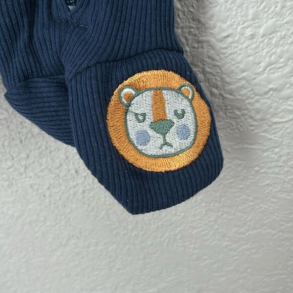 Chick Pea Infants 6-9 Months 2 Piece Set One Piece Sleeper and Hat - Picture 4 of 7